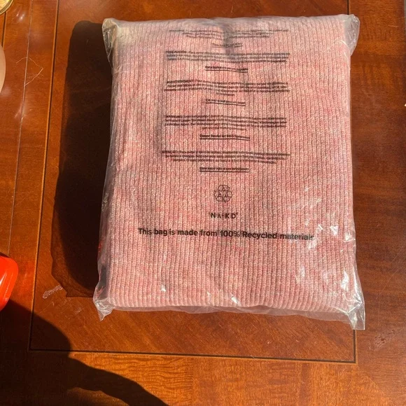 V-neck Knitted Midi Dress European brand NOT FOR SALE - Picture 6 of 9